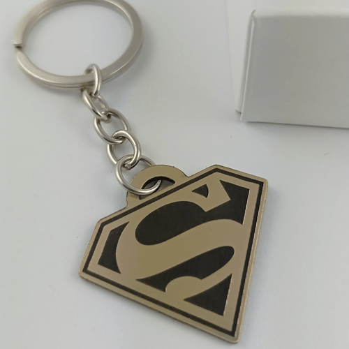 Graviruotas raktų pakabukas auksinis SUPERMAN