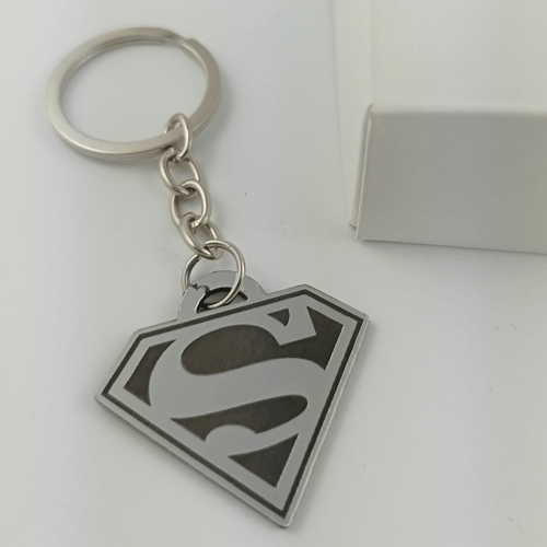 Graviruotas sidarbinis raktų pakabukas SUPERMAN
